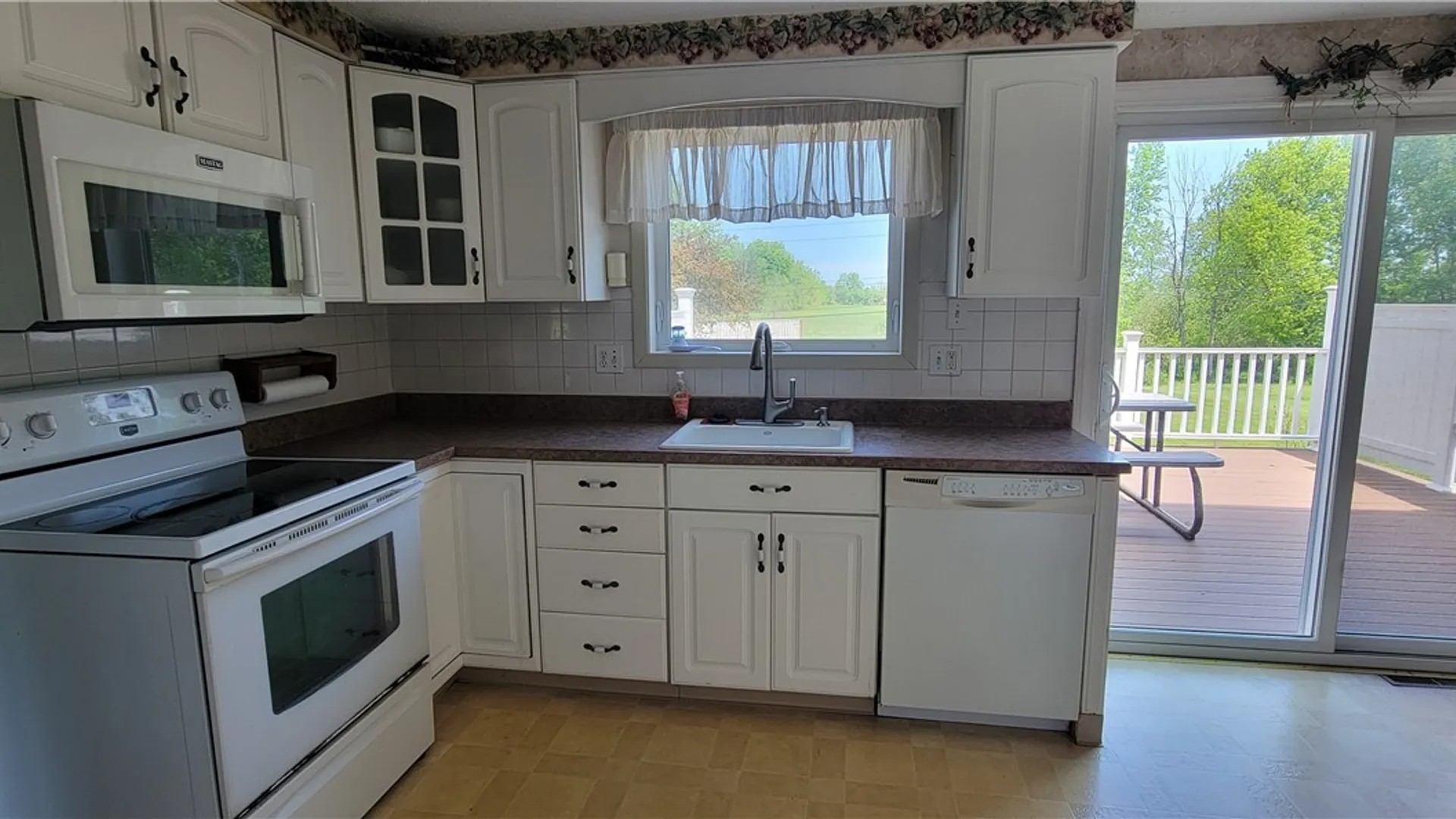 Property at 7053 Old English Road, Lockport Town, NY 14094 6