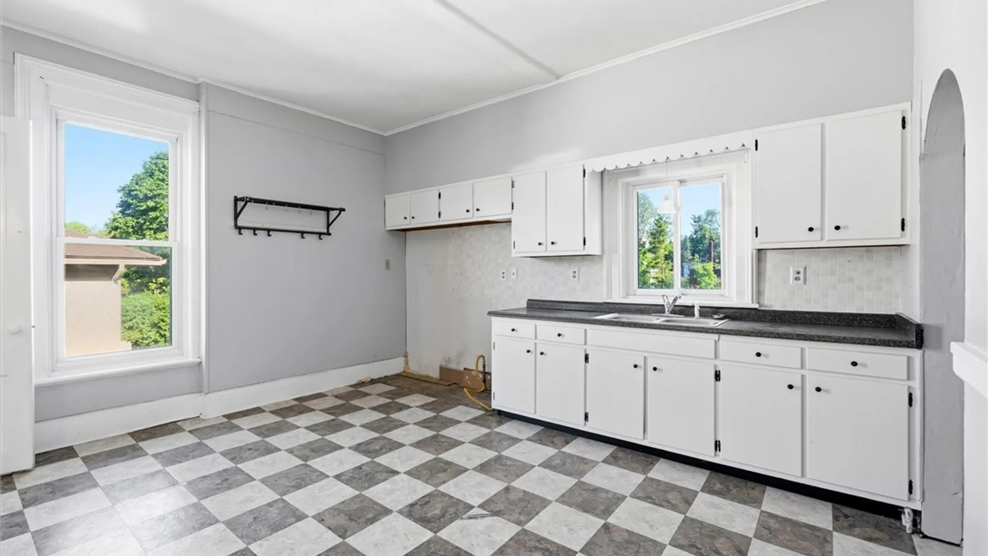 Property at 27 Elizabeth Street, Auburn, NY 13021 28
