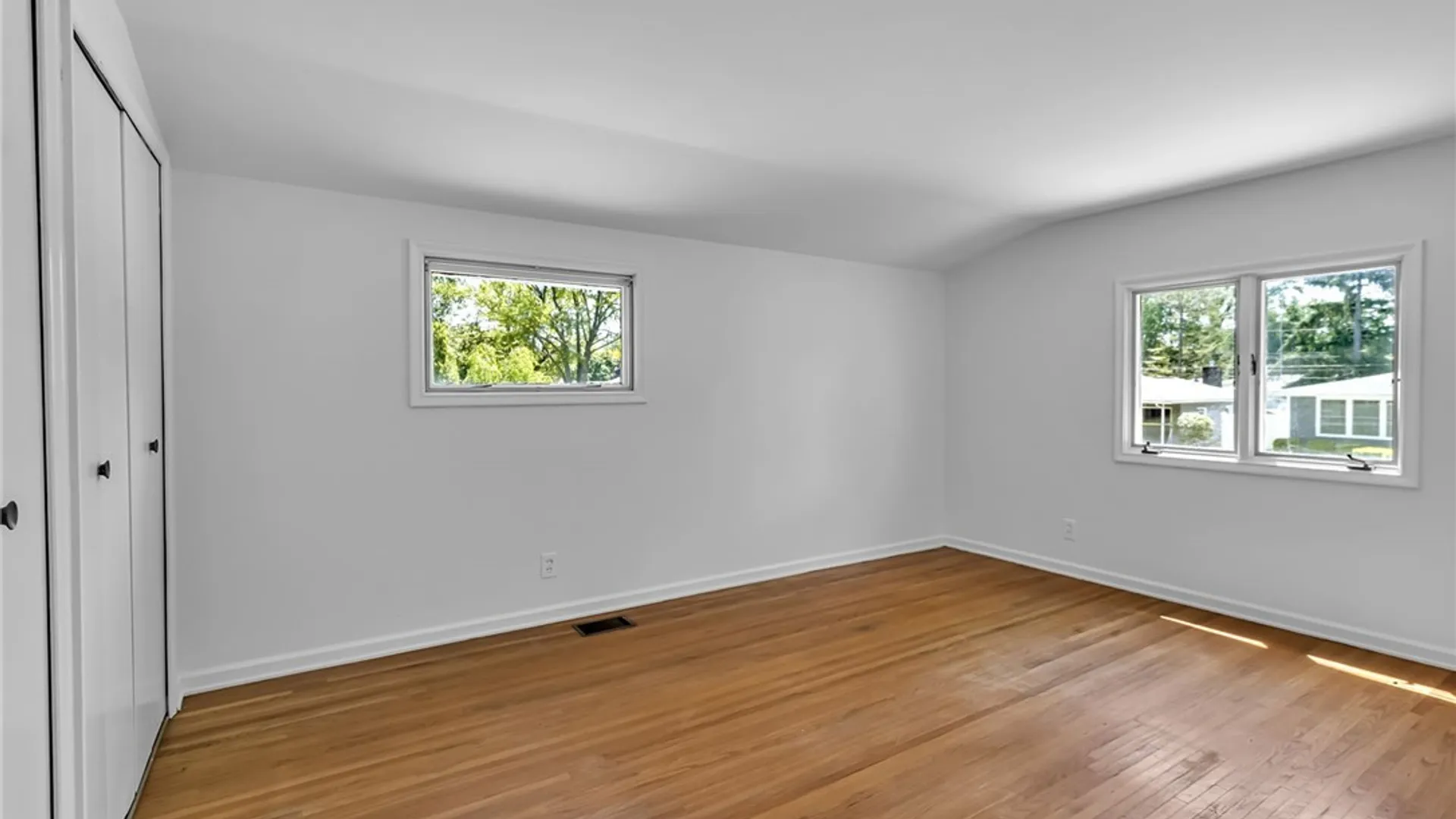 Property at 780 Meadowbrook Drive, North Tonawanda, NY 14120 36