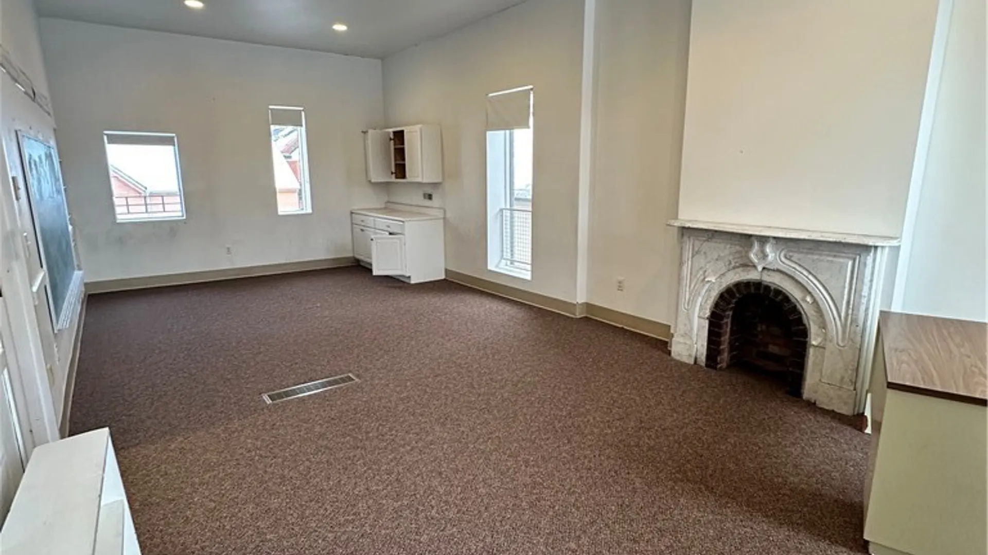 Property at 433 Franklin St, Buffalo, NY 14020 14
