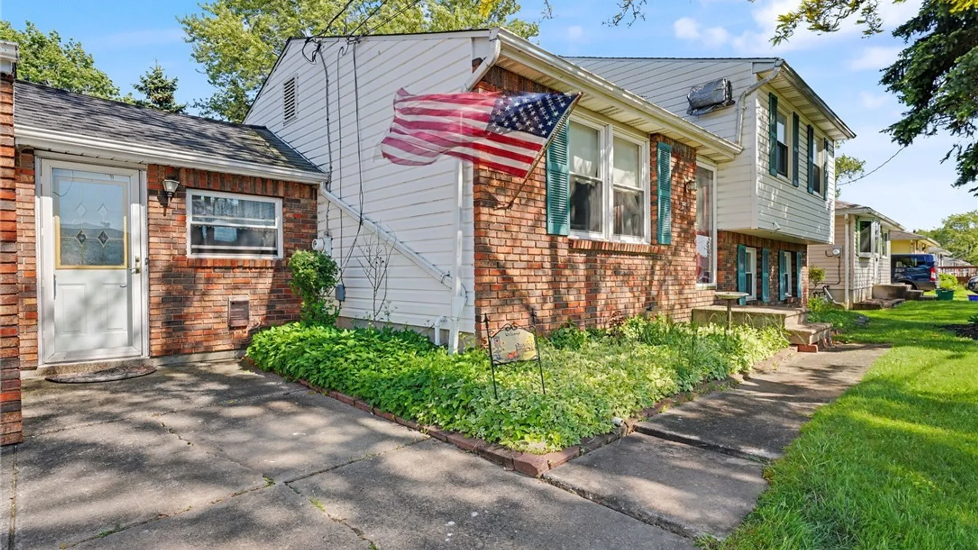 Property at 233 Dean Road, Cheektowaga, NY 14043 2