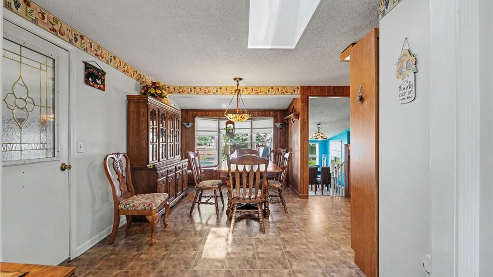 Property at 233 Dean Road, Cheektowaga, NY 14043 6