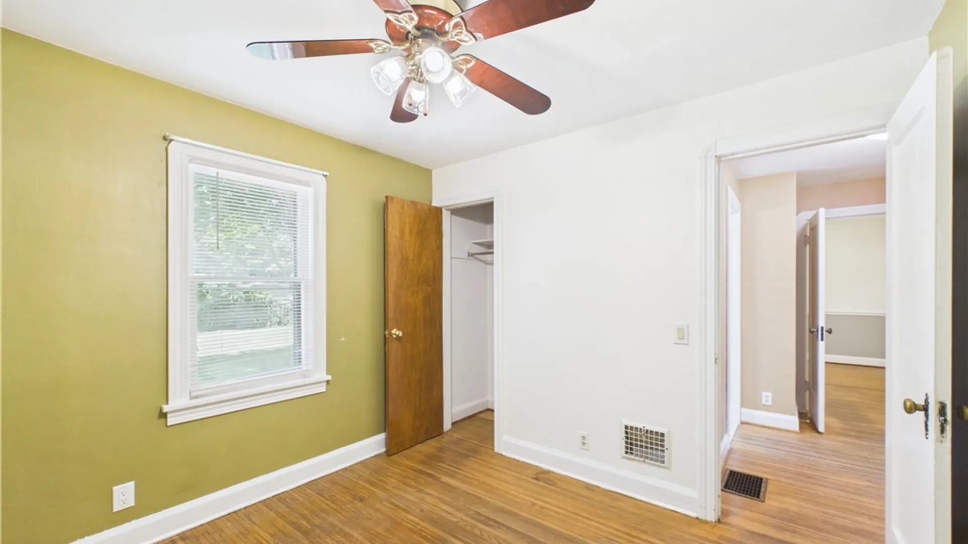 Property at 79 Ridgewood Dr, Irondequoit, NY 14622 24