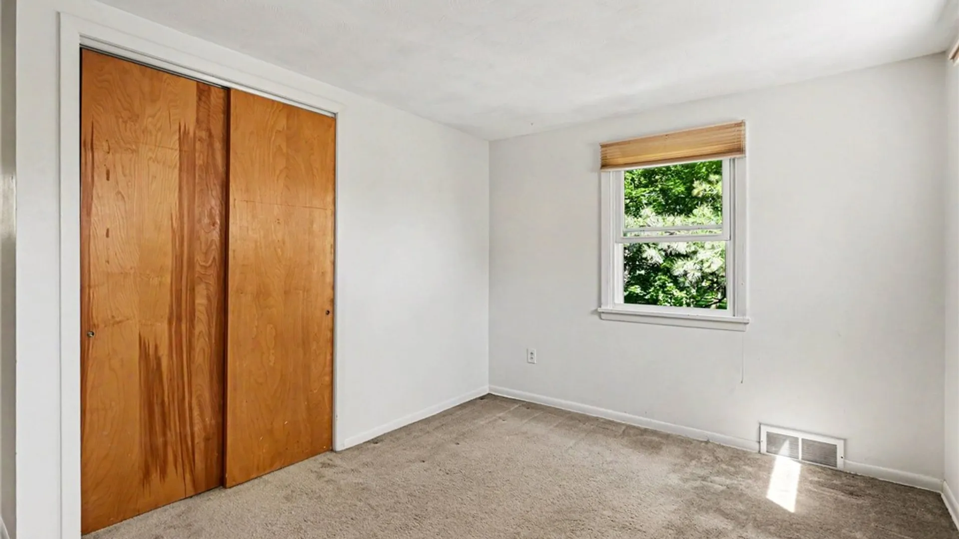 Property at 44 Rawlinson Road, Irondequoit, NY 14617 24