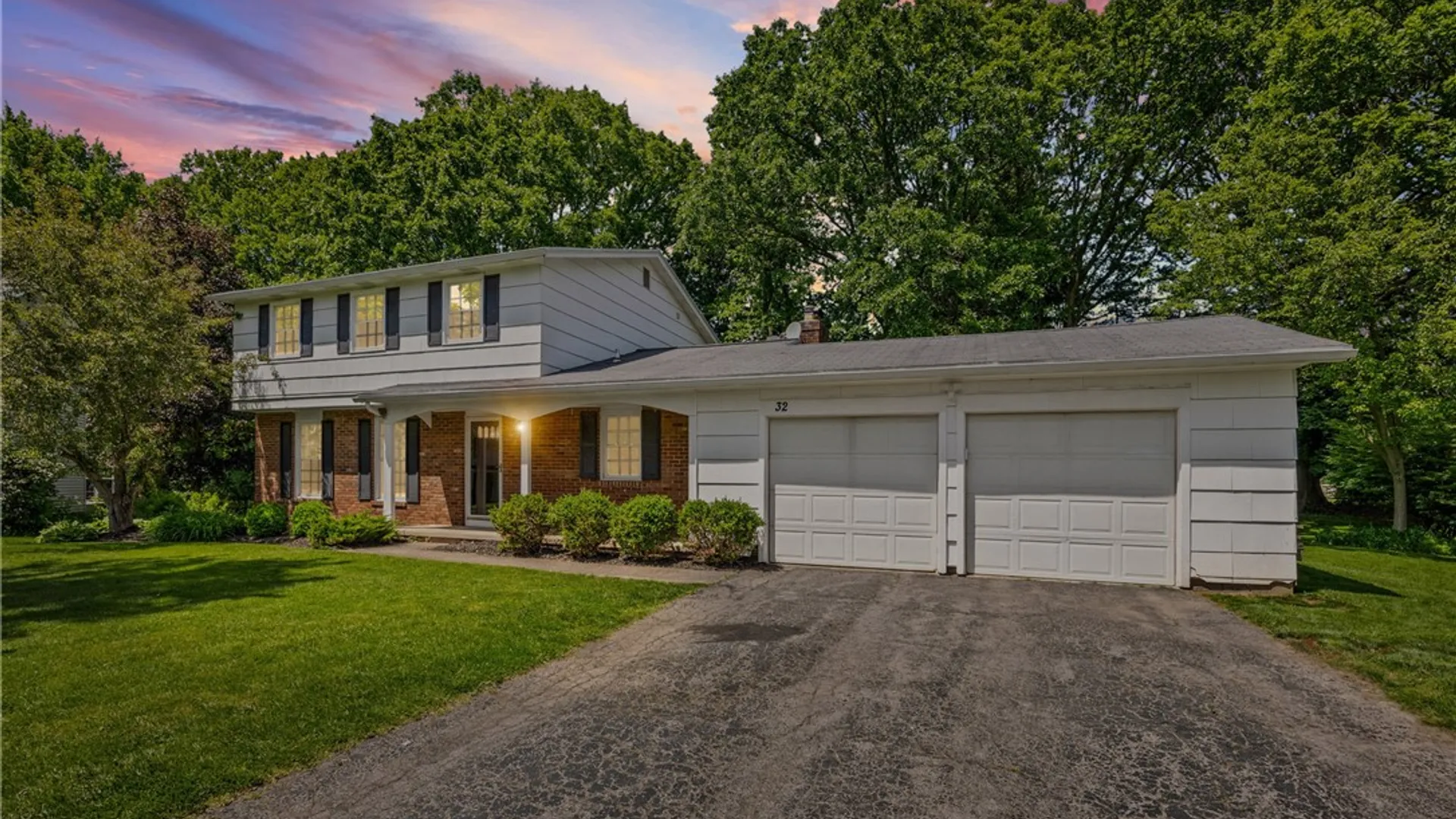 Property at 32 Autumn Oak Cir, Penfield, NY 14526 2
