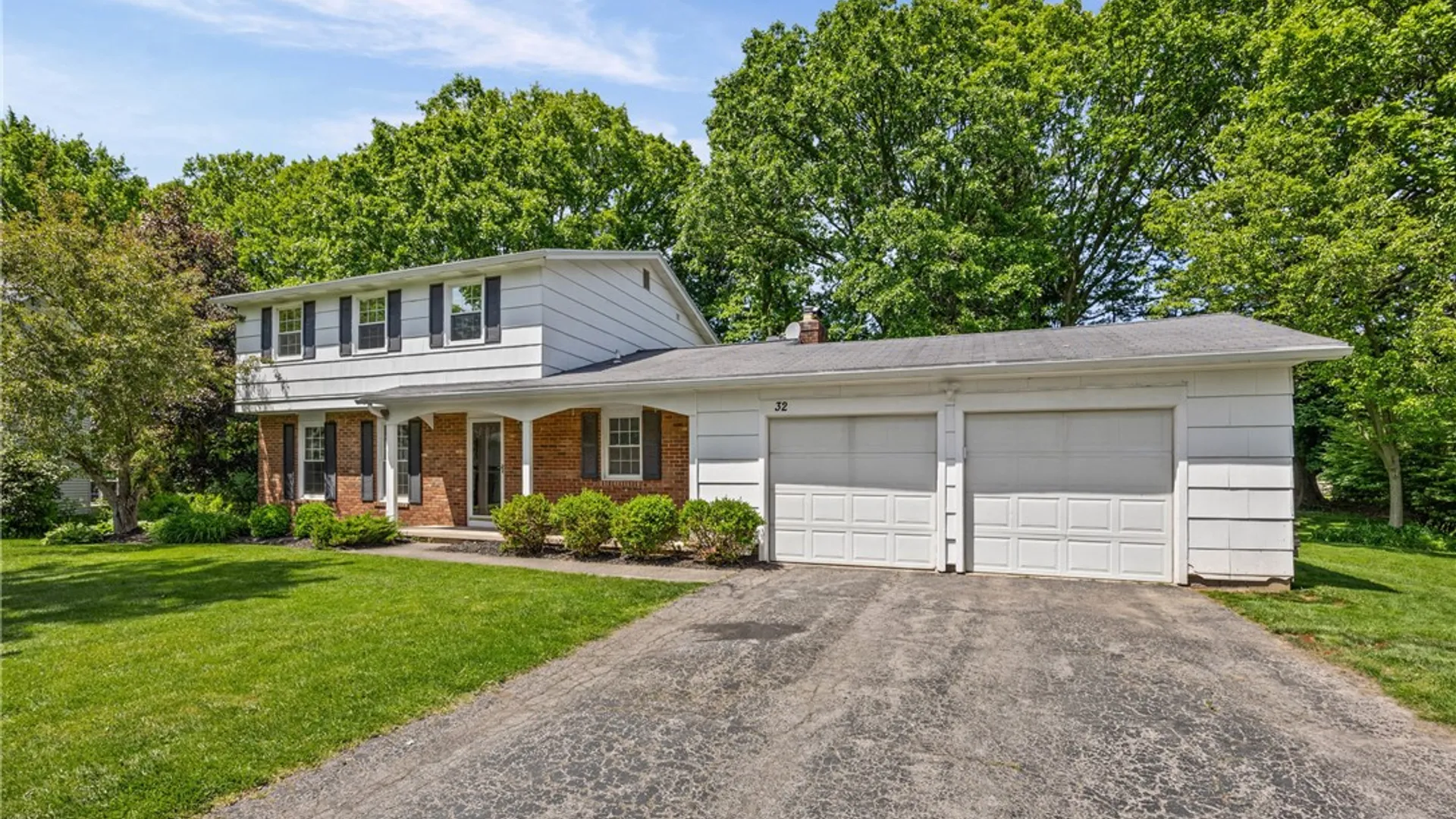 Property at 32 Autumn Oak Cir, Penfield, NY 14526 4