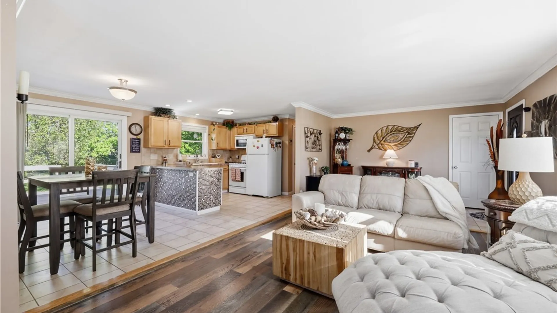Property at 23 Beaver Lane, Grand Island, NY 14072 3