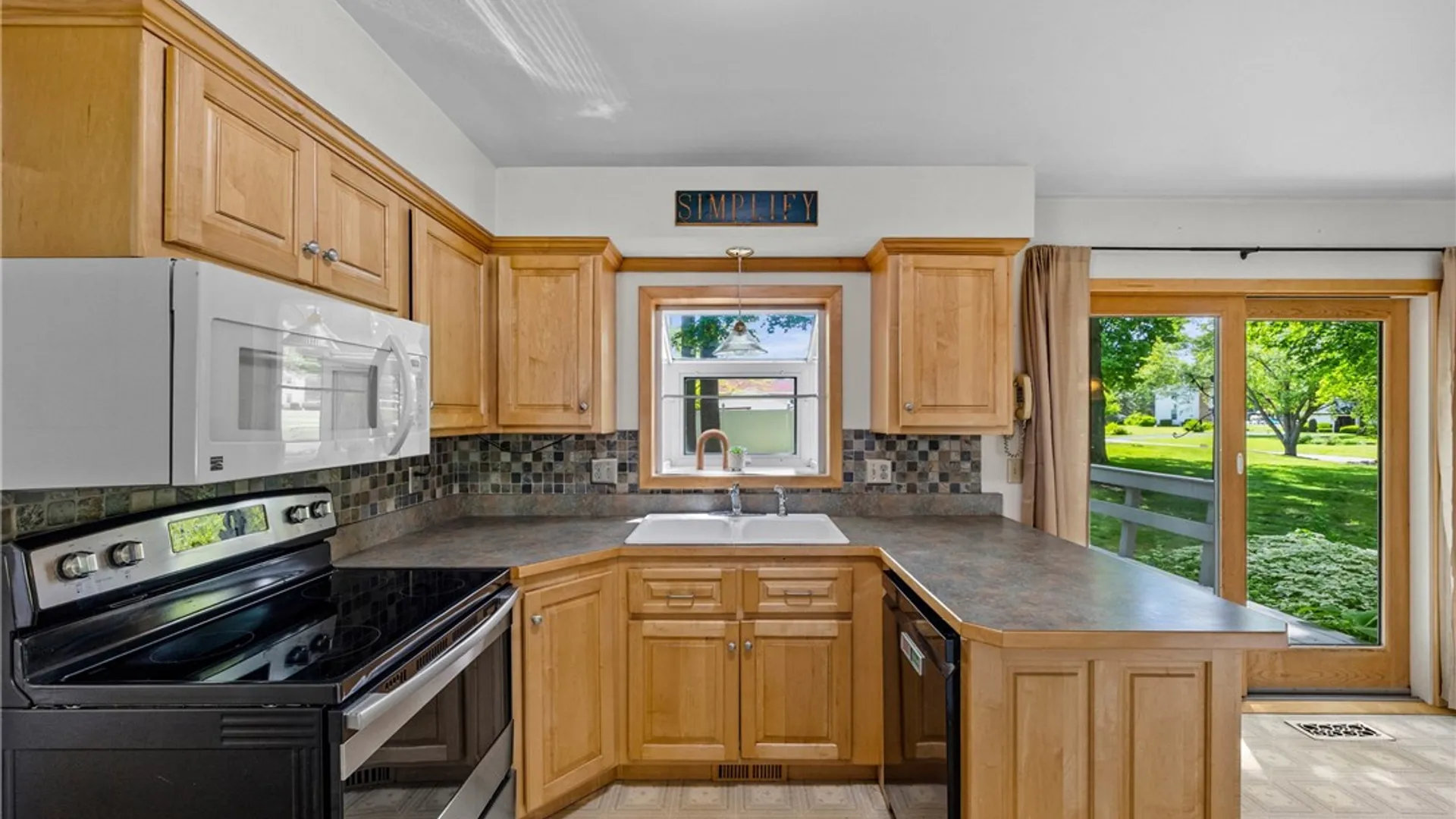 Property at 6149 Barkwood Court, Farmington, NY 14425 18