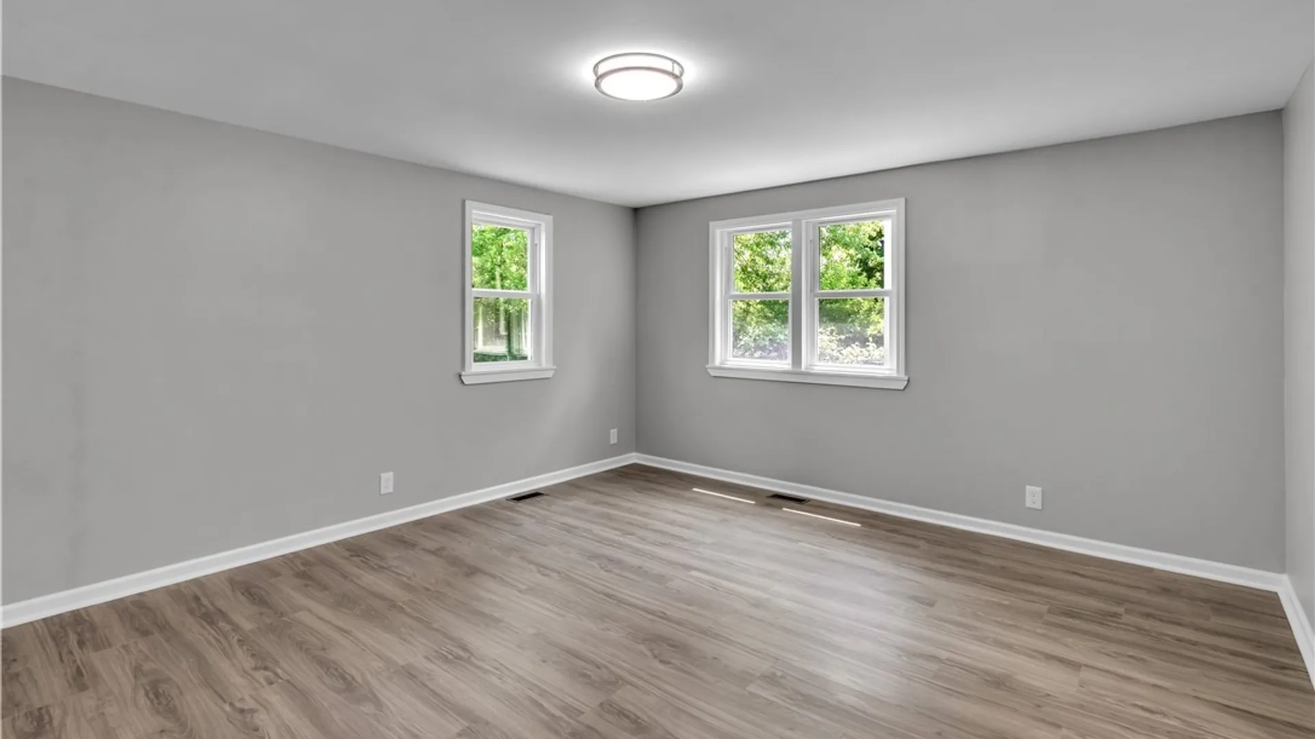 Property at 245 N Ellicott St, Amherst, NY 14221 17
