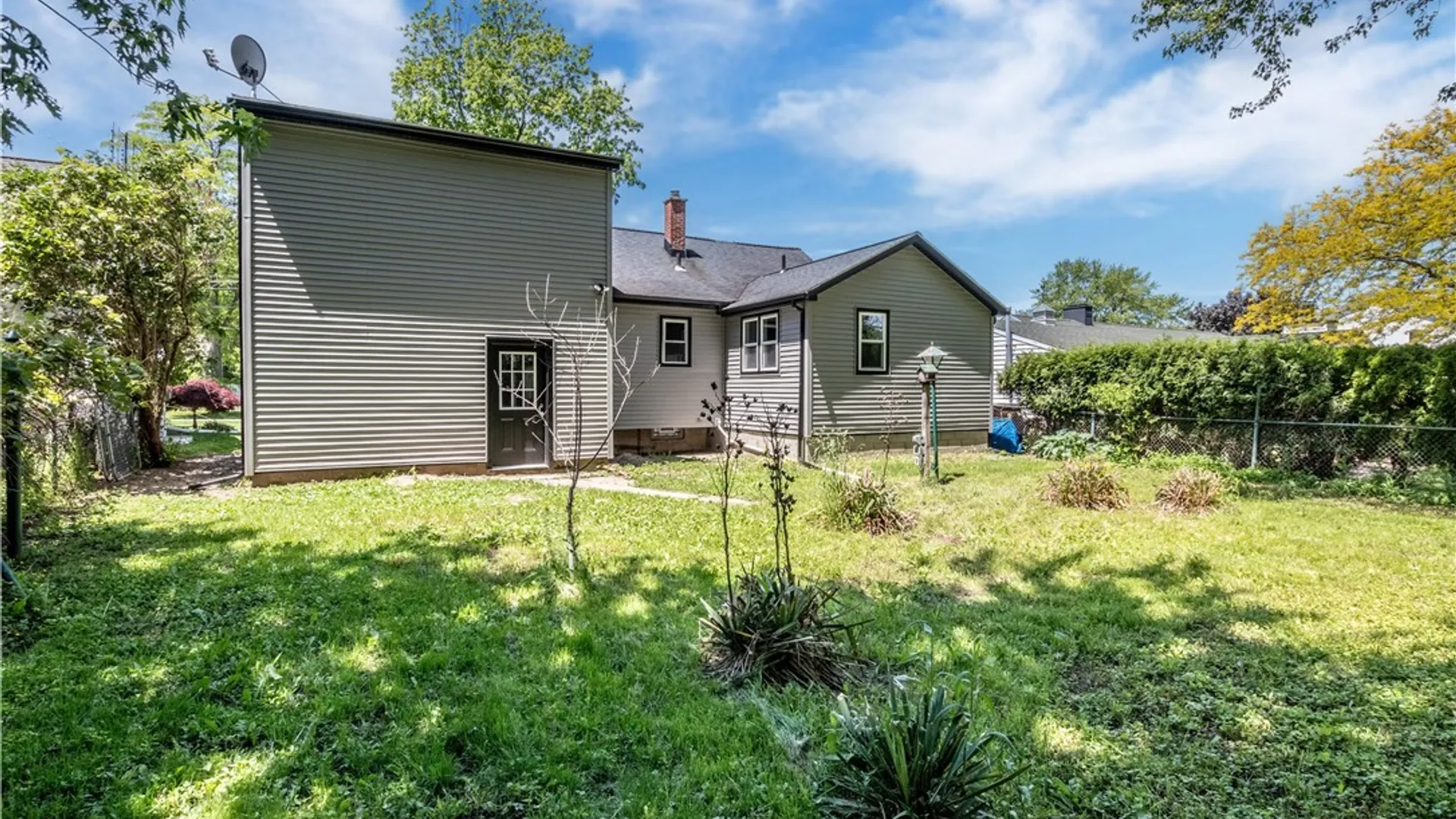 Property at 245 N Ellicott St, Amherst, NY 14221 31