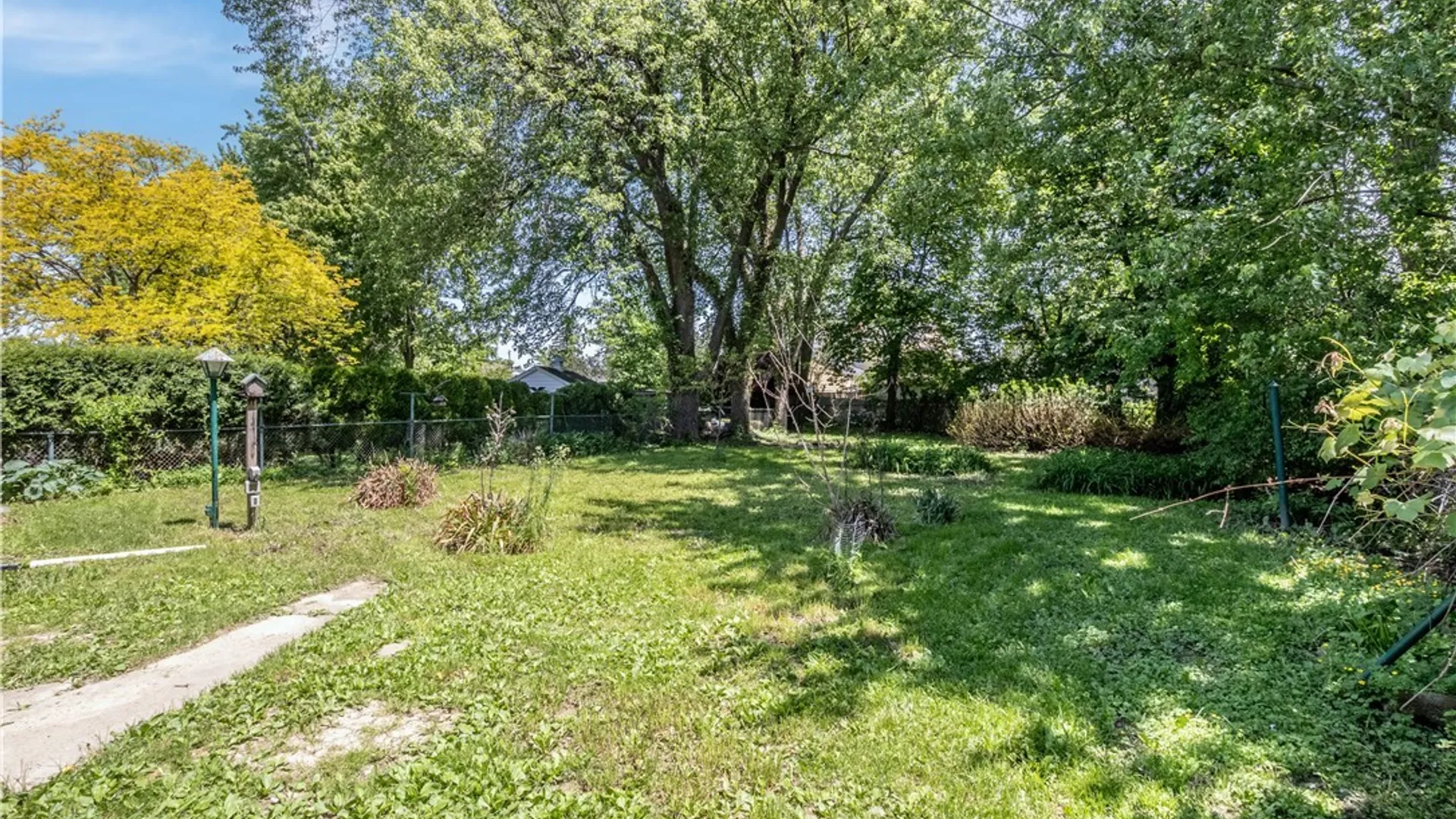 Property at 245 N Ellicott St, Amherst, NY 14221 32