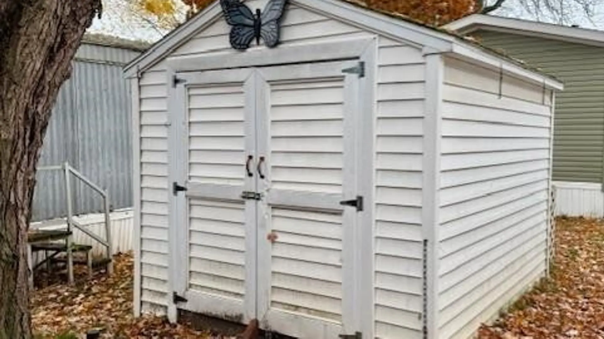 Property at 15 Lobue Lane, Cheektowaga, NY 14225 3