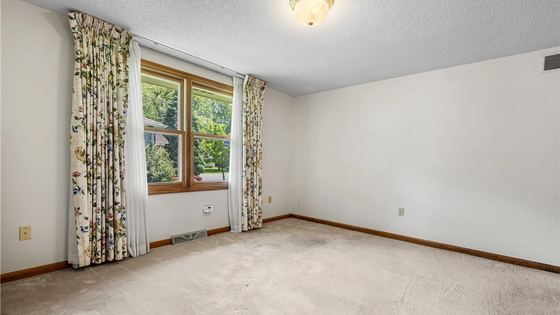 Property at 202 Daven Drive, Amherst, NY 14068 24