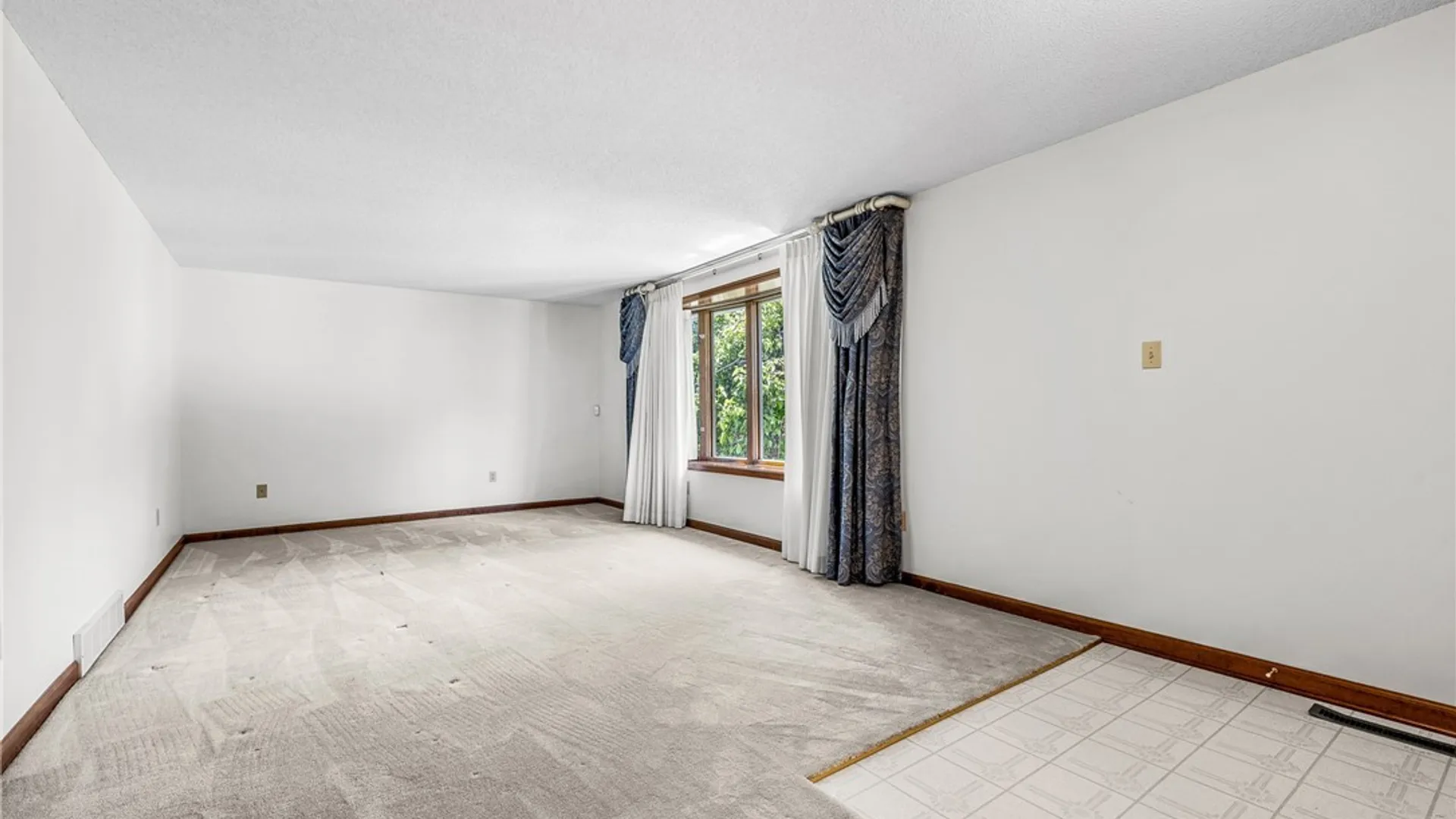 Property at 202 Daven Drive, Amherst, NY 14068 6