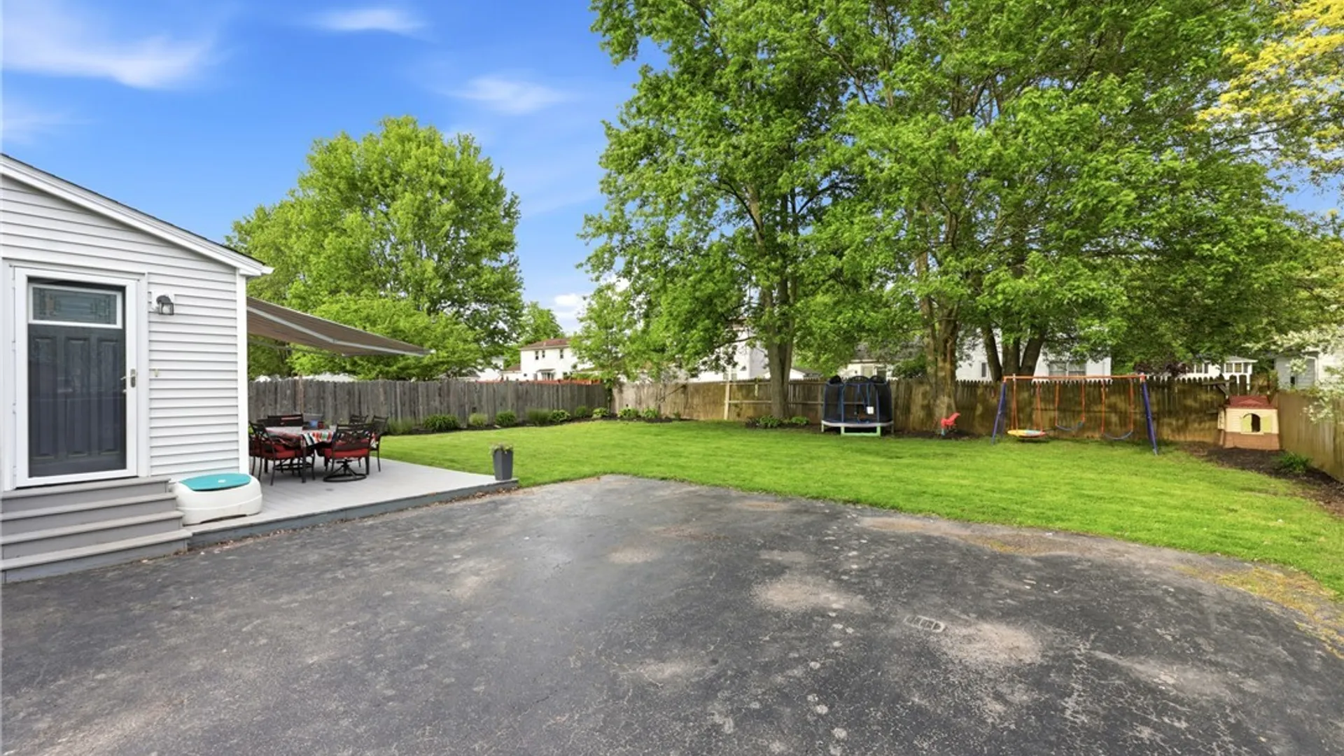 Property at 104 Park Lane Circle, Lockport City, NY 14094 23