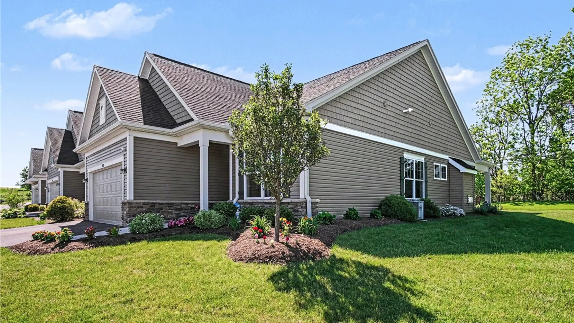 Property at 103 Rivers Run, Henrietta, NY 14623 35