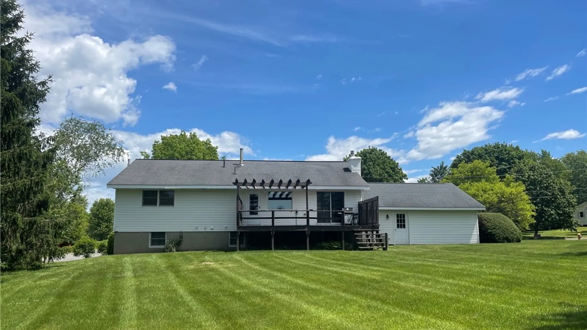 Property at 576 Stoneleigh Road, Oneida, NY 13421 3