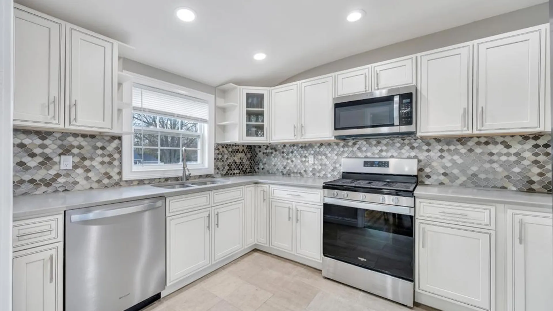Property at 794 Sayville Avenue, Bohemia, NY 11716 15