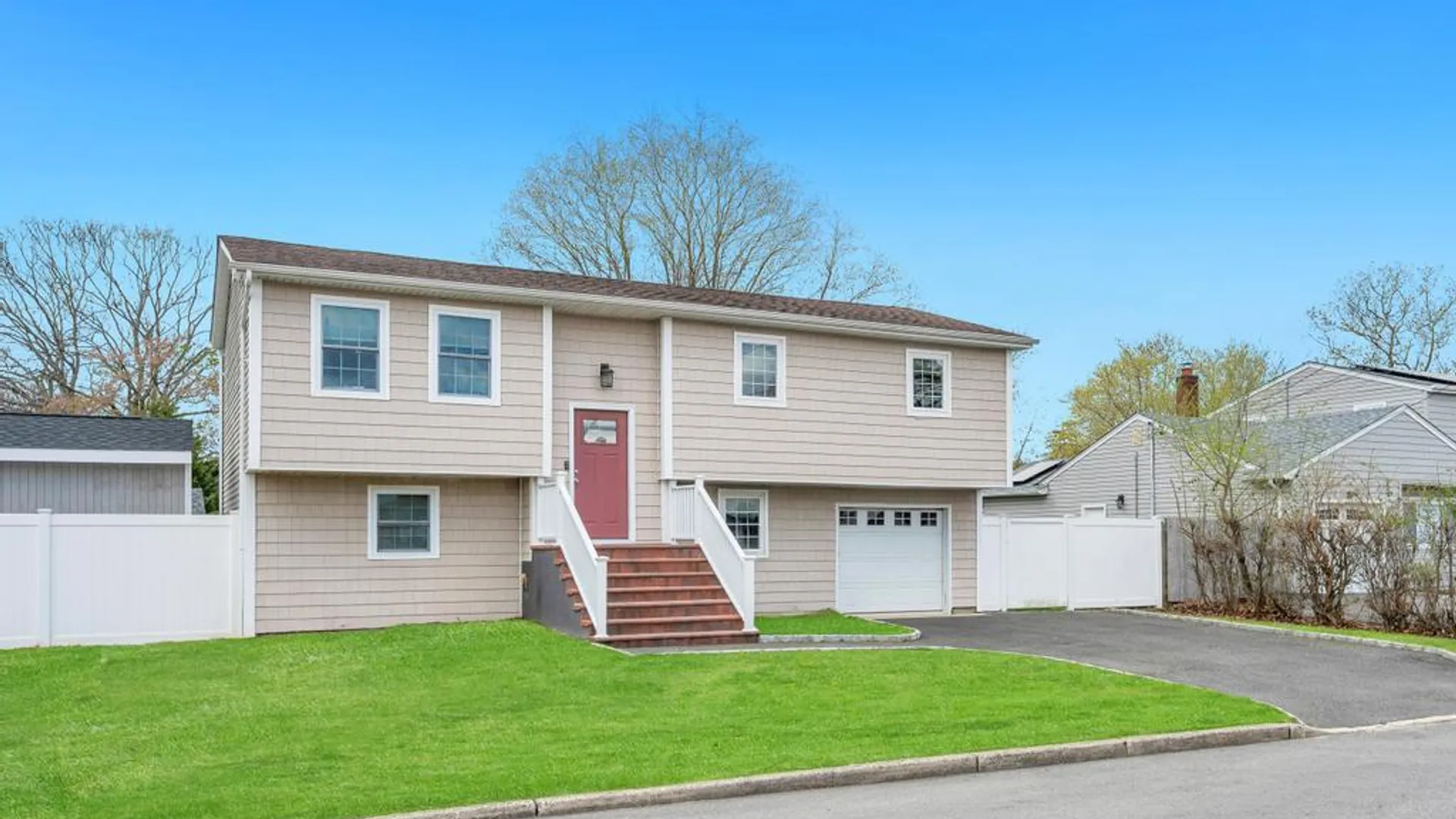 Property at 794 Sayville Avenue, Bohemia, NY 11716 3