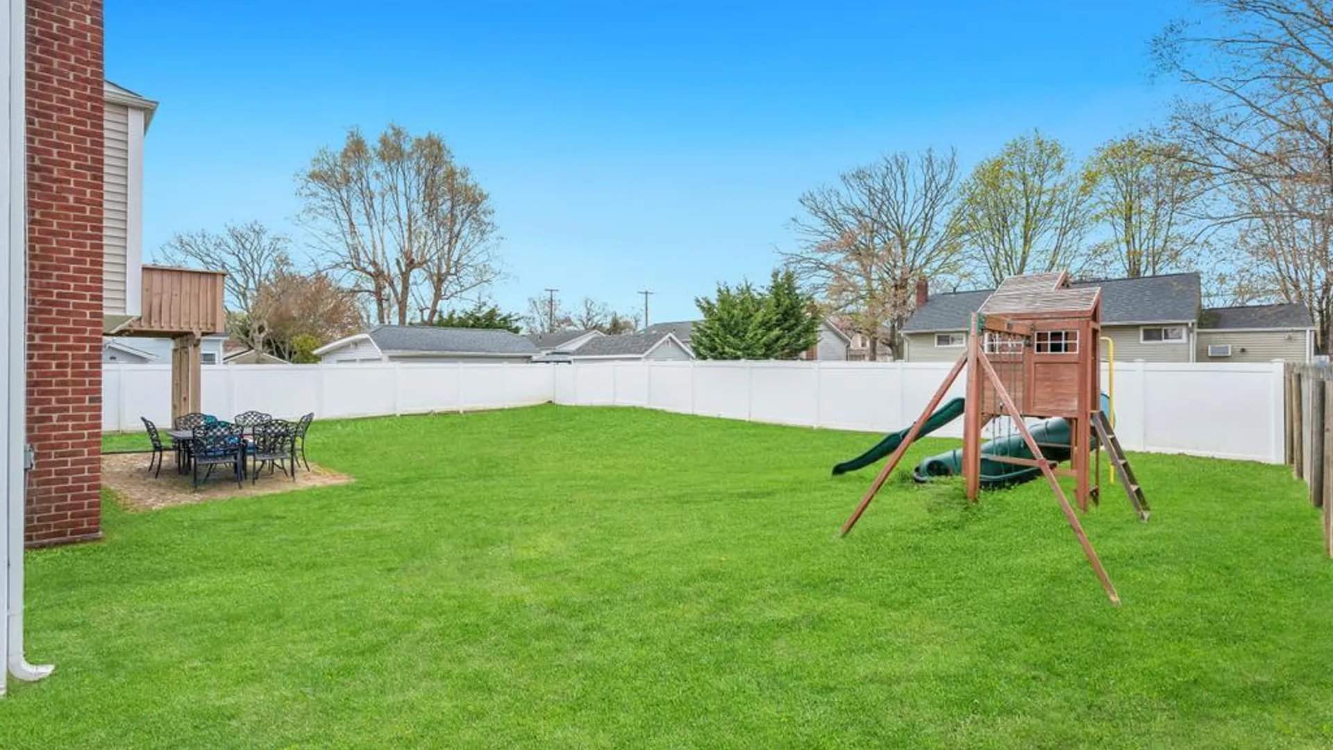 Property at 794 Sayville Avenue, Bohemia, NY 11716 4