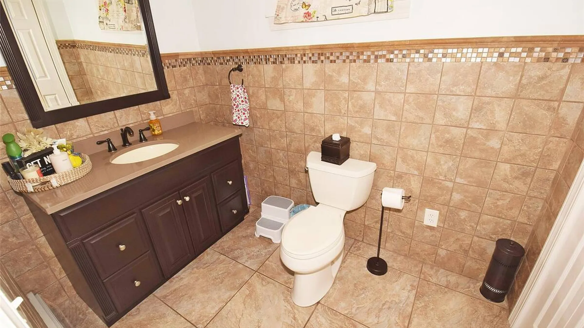 Property at 32 Lagoon Place, East Islip, NY 11730 12