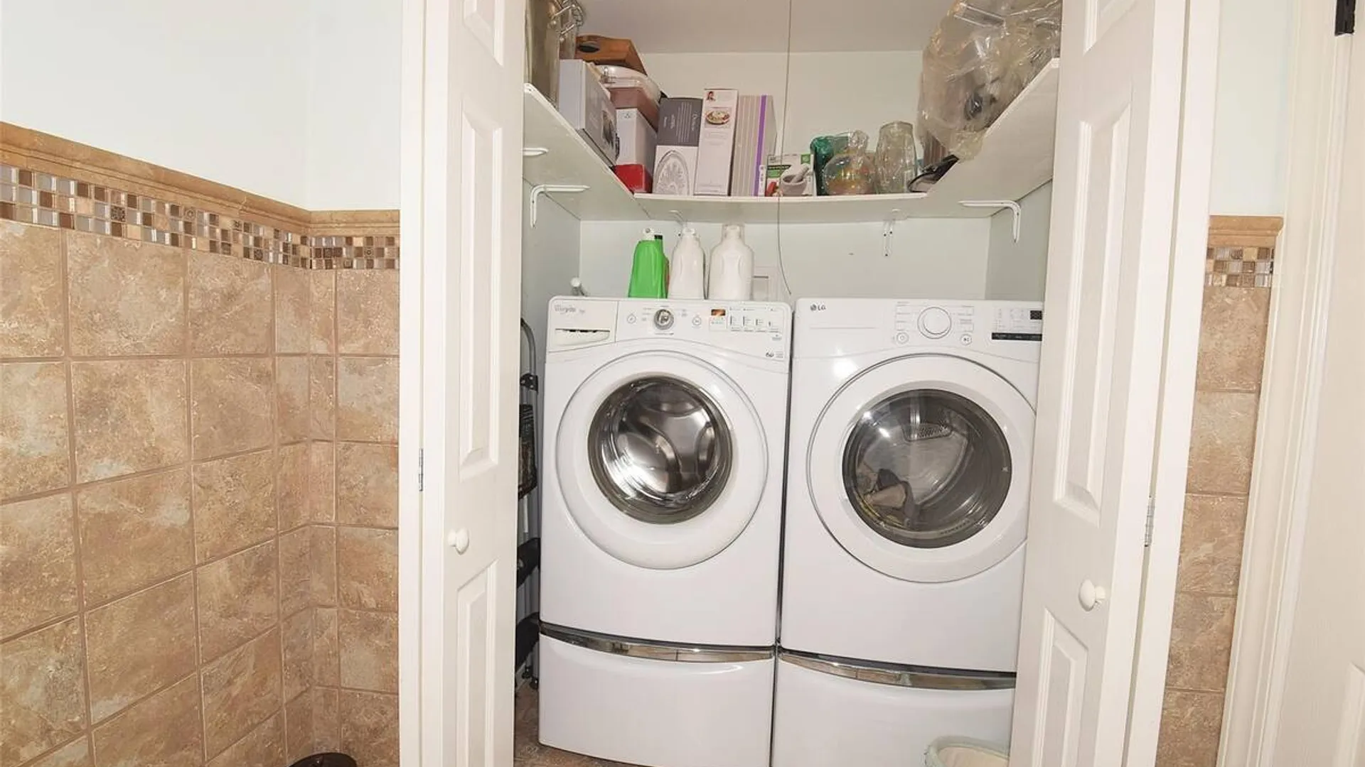 Property at 32 Lagoon Place, East Islip, NY 11730 13