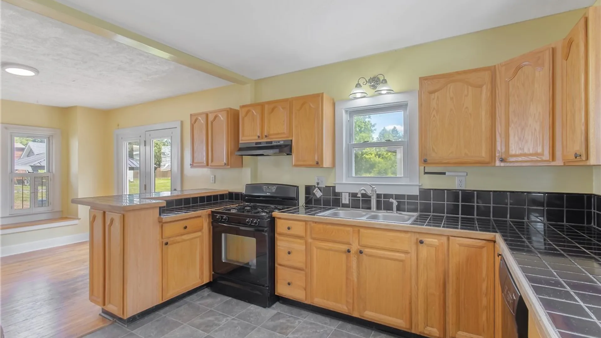 Property at 119 Brookfield Road, Salina, NY 13211 16