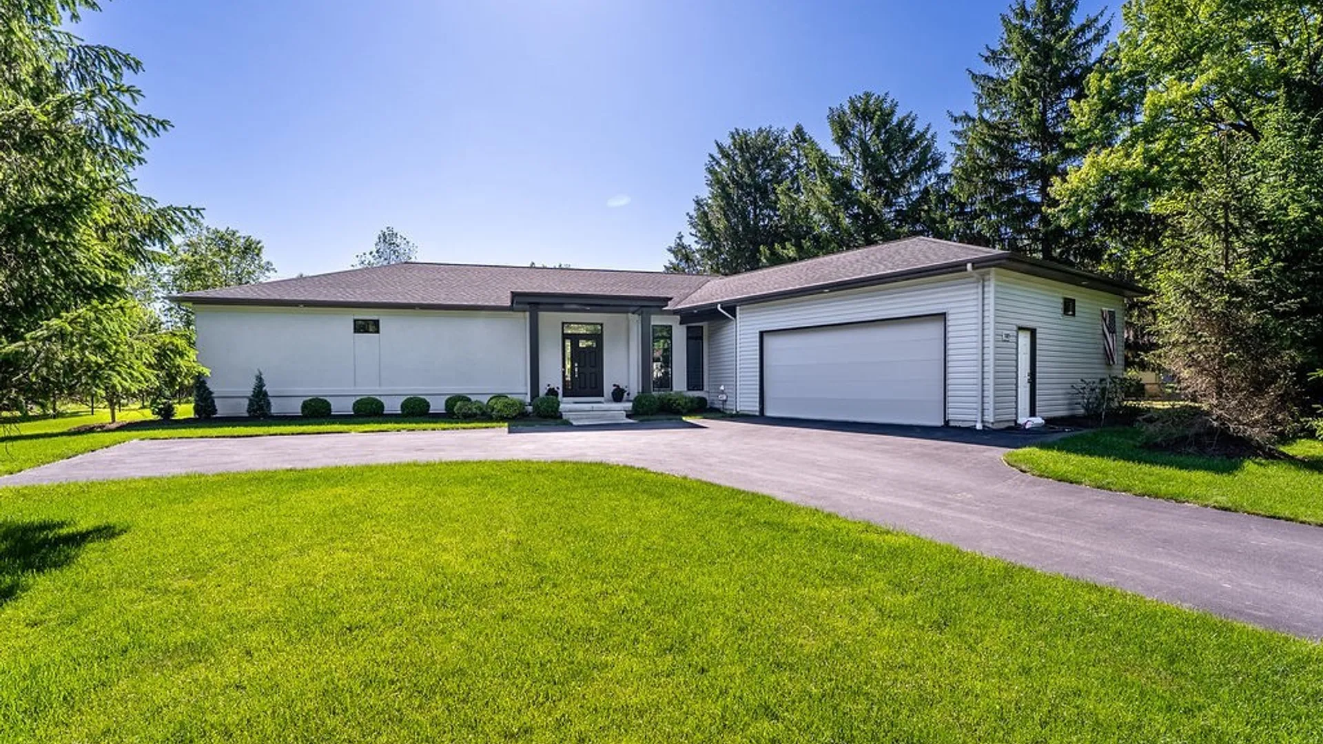 Property at 5085 Willowbrook  W Drive, Clarence, NY 14031 2
