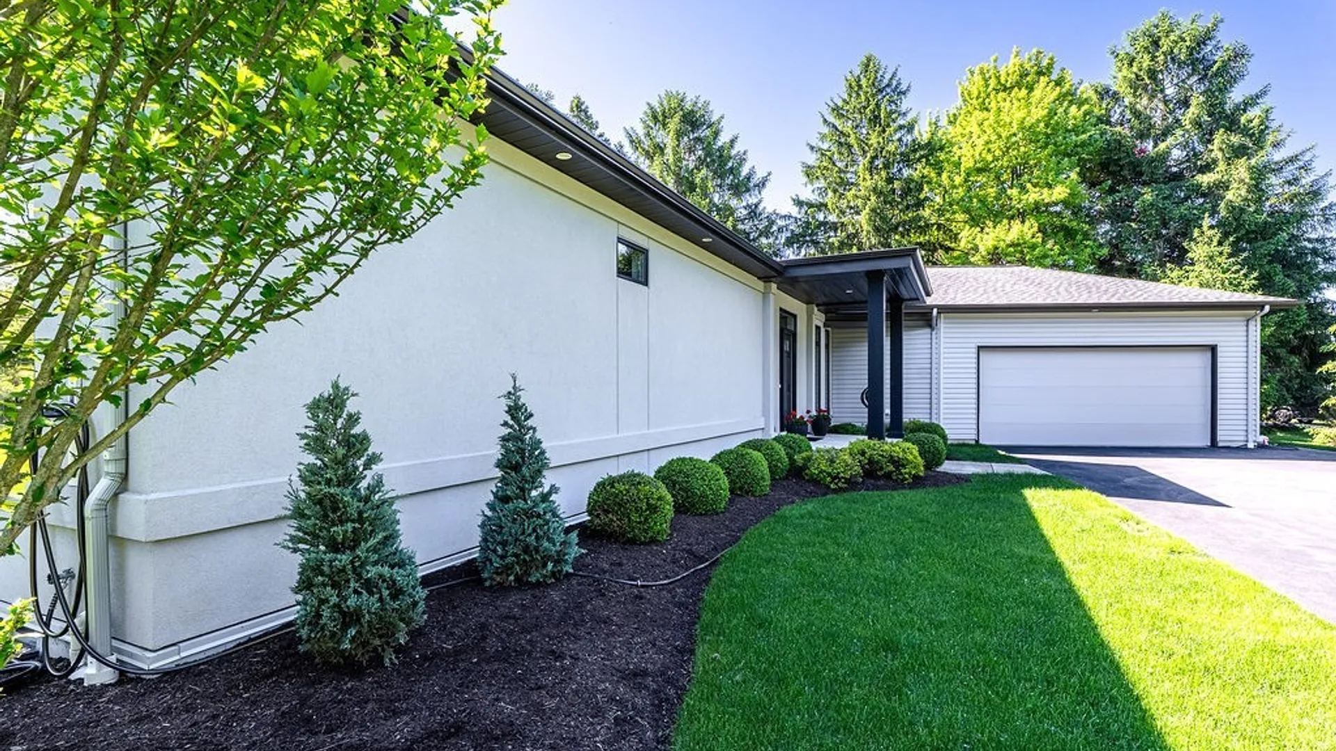 Property at 5085 Willowbrook  W Drive, Clarence, NY 14031 4