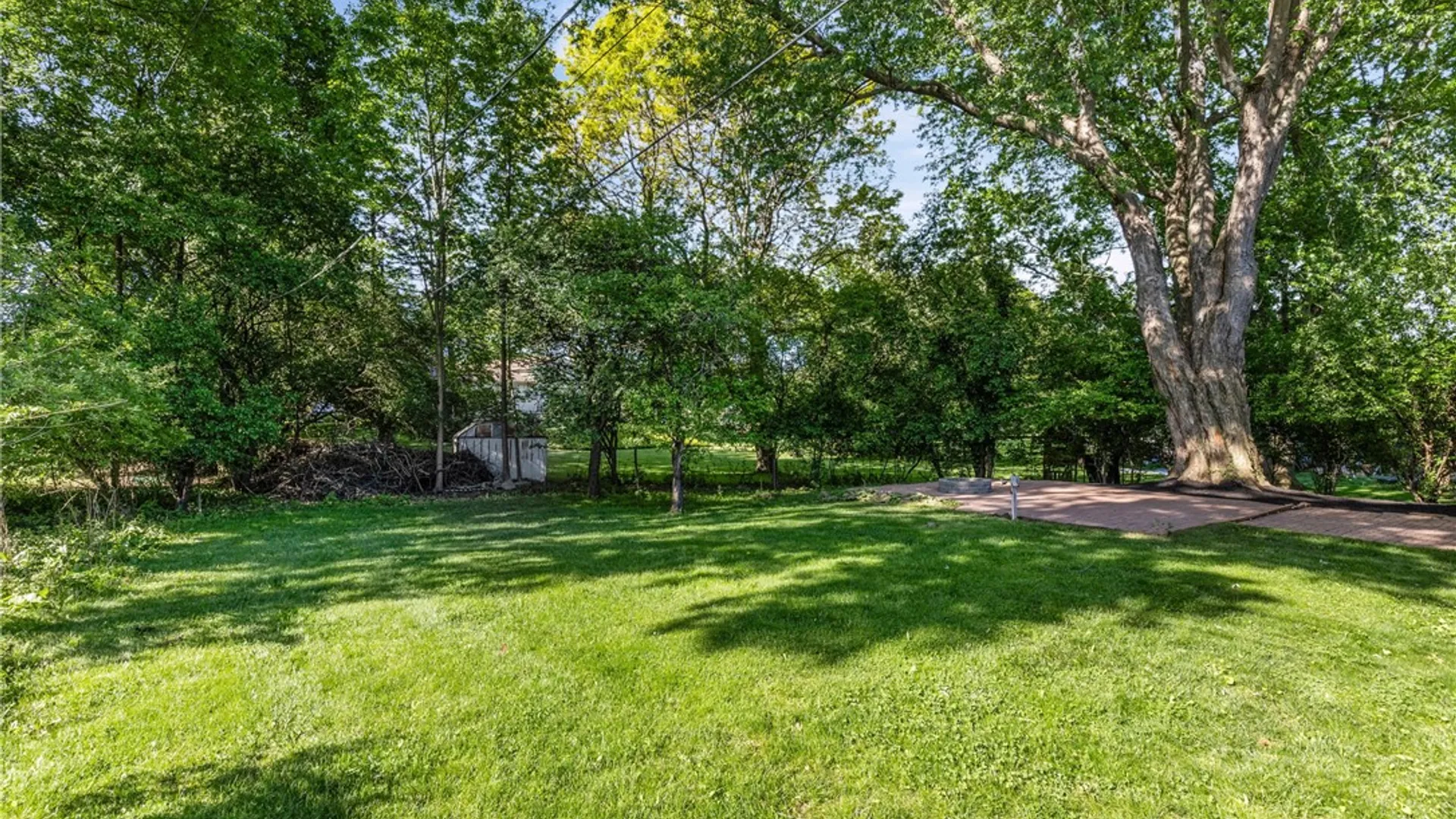 Property at 100 Hibiscus Dr, Brighton, NY 14618 41