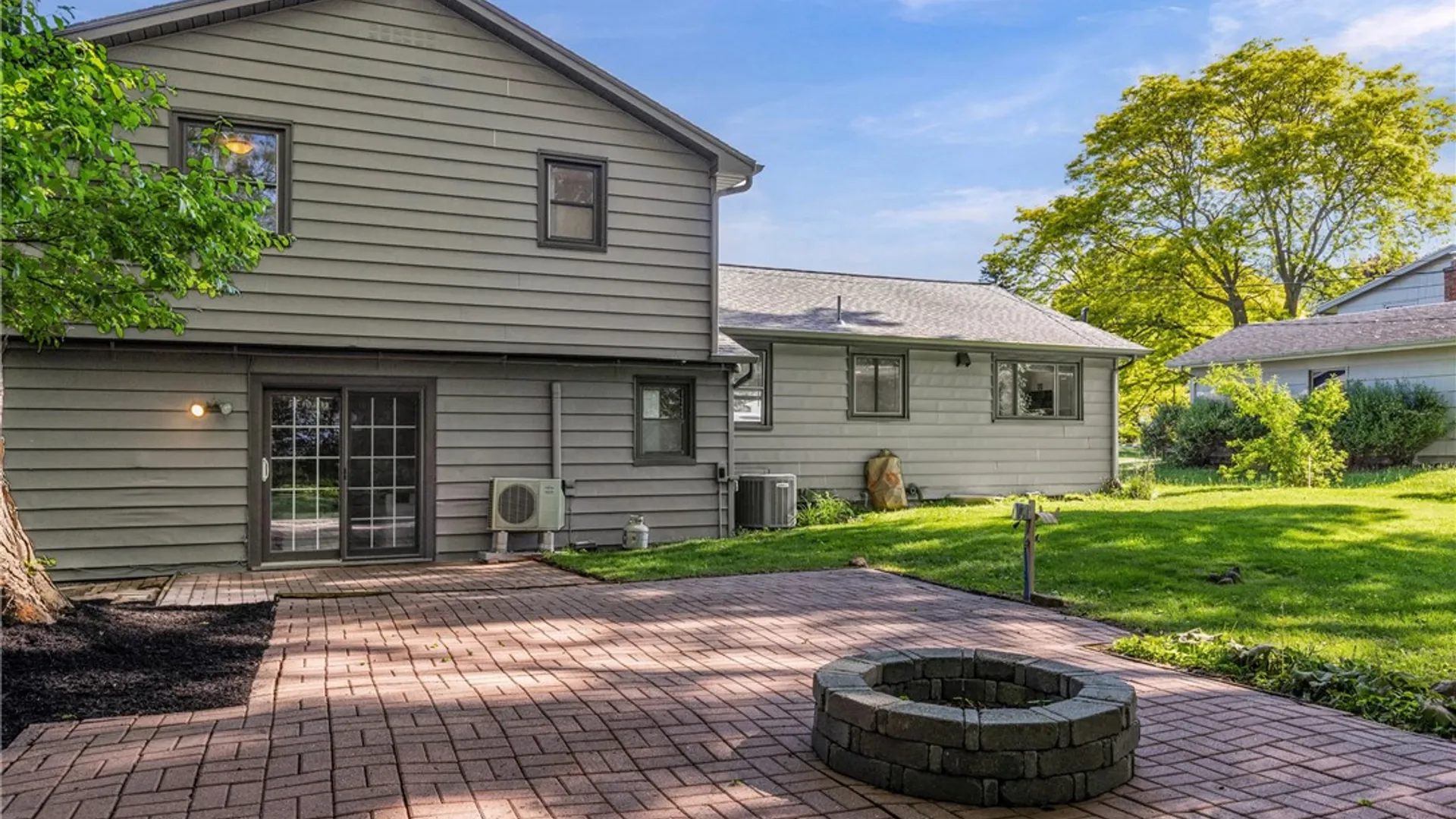 Property at 100 Hibiscus Dr, Brighton, NY 14618 42