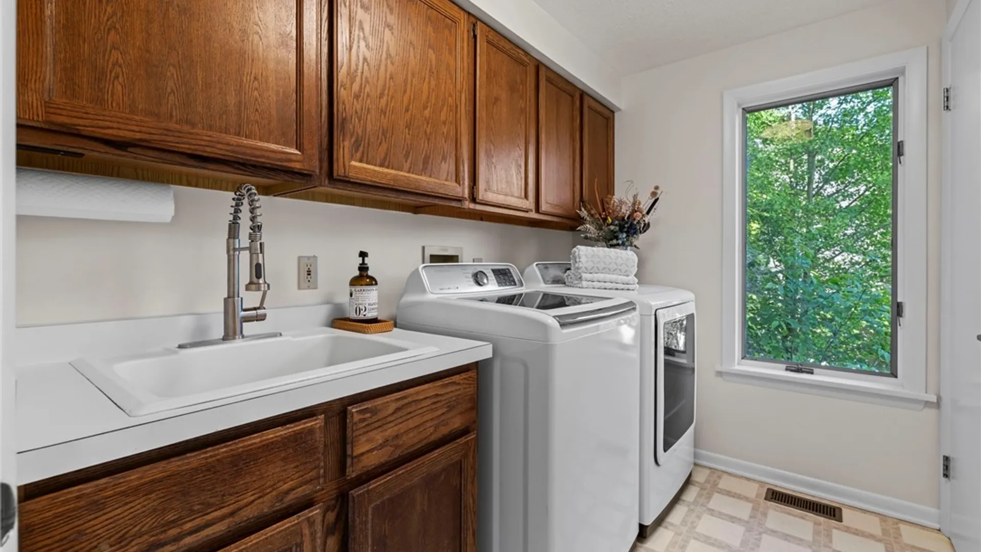 Property at 50 Framingham Lane, Pittsford, NY 14534 23