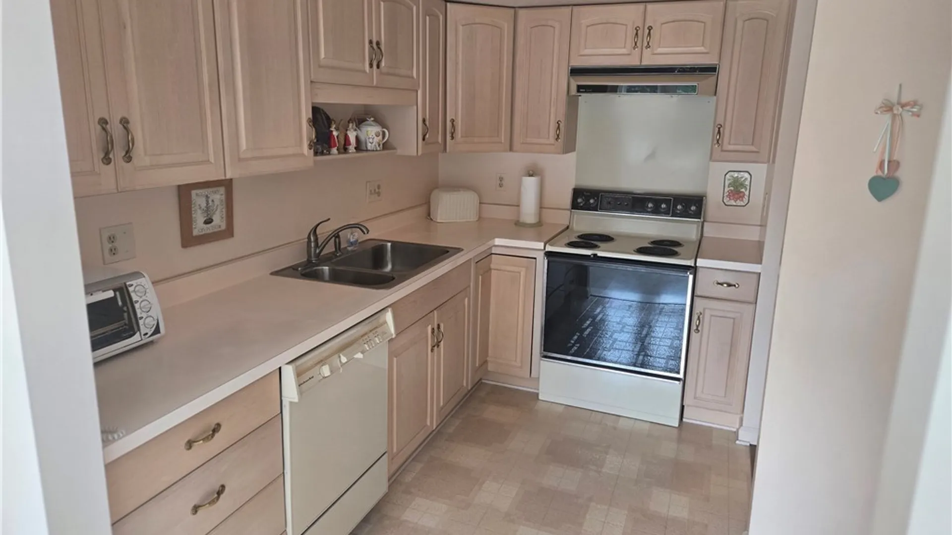 Property at 8 Thomasville Drive, Greece, NY 14612 11