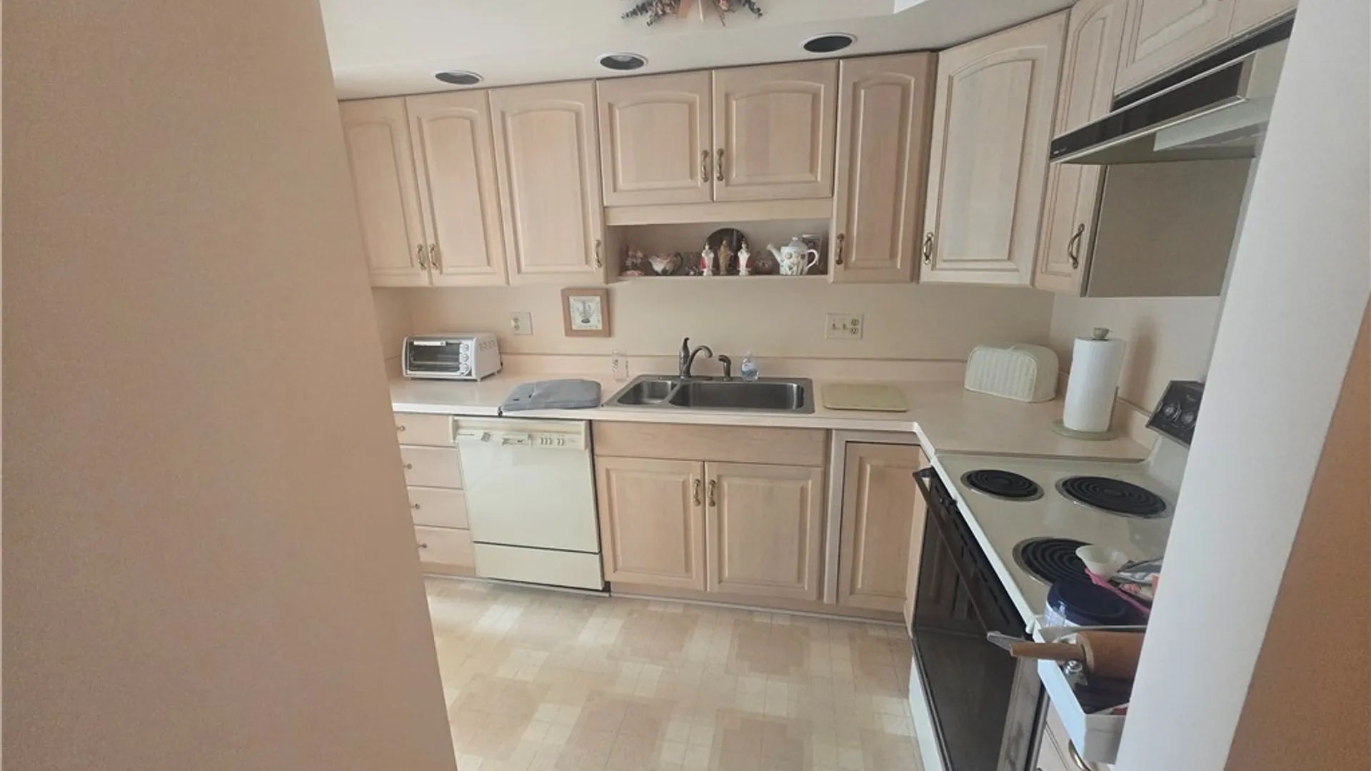 Property at 8 Thomasville Drive, Greece, NY 14612 4