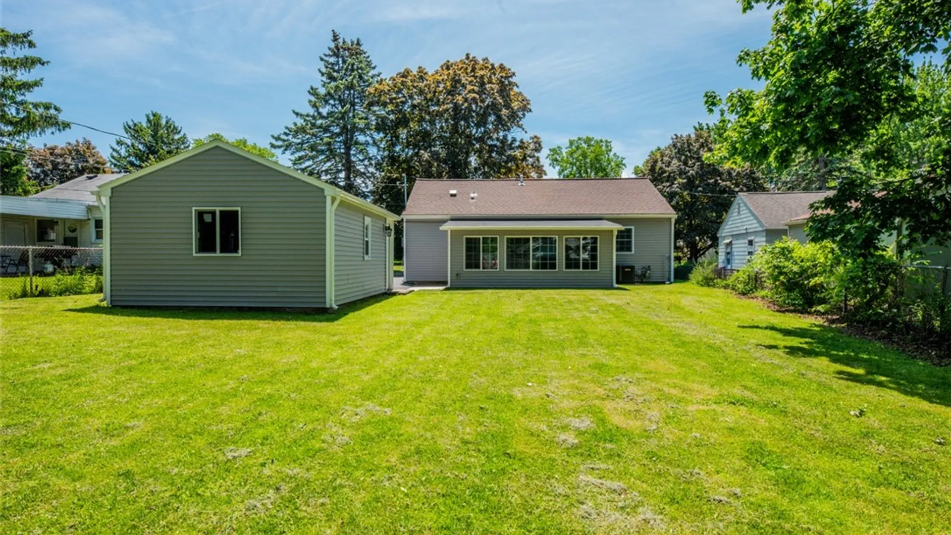 Property at 94 Cimarron Dr, Rochester, NY 14620 26