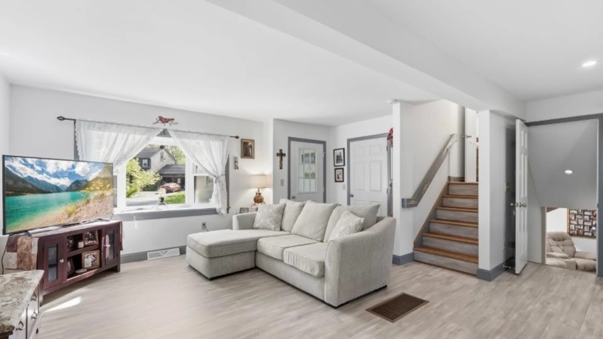 Property at 7 Foxwood Avenue, Volney, NY 13069 12