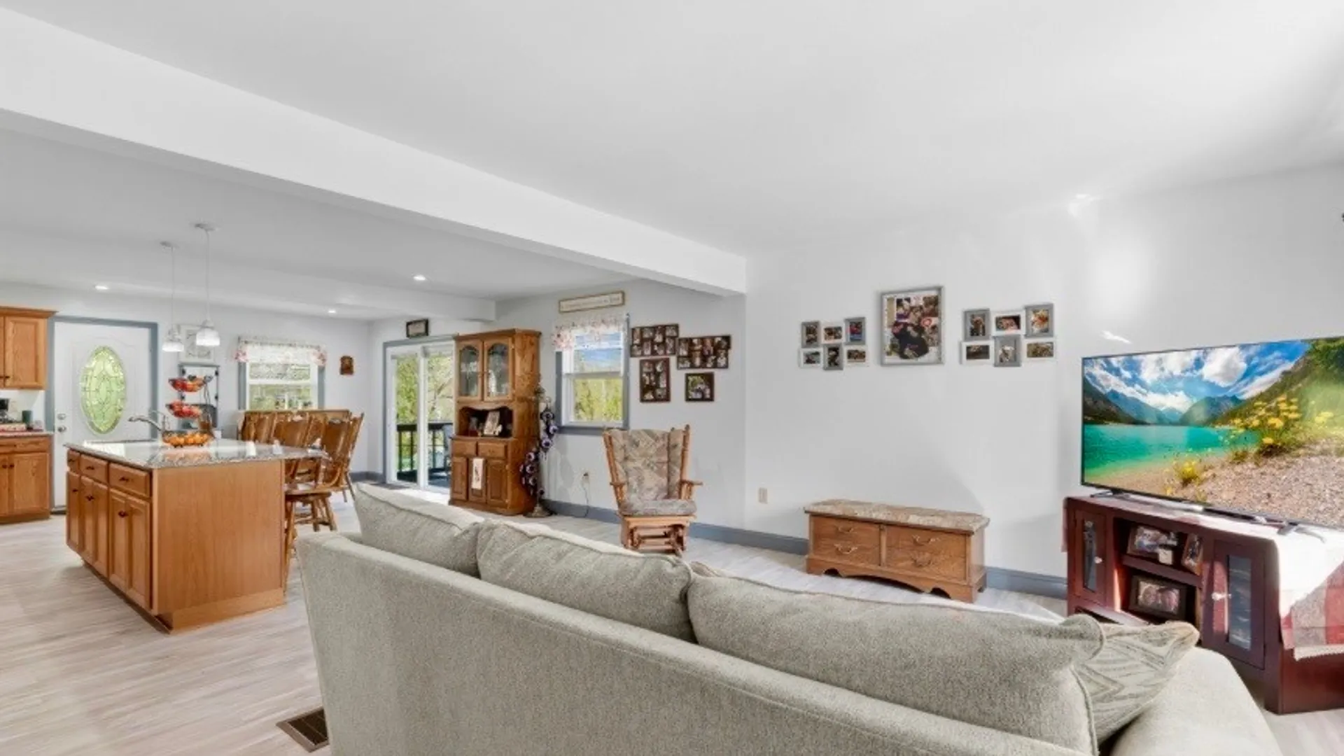 Property at 7 Foxwood Avenue, Volney, NY 13069 13