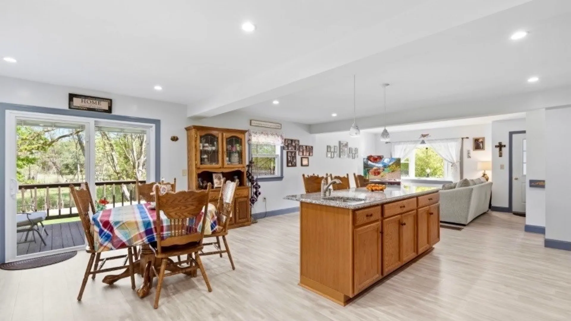 Property at 7 Foxwood Avenue, Volney, NY 13069 17