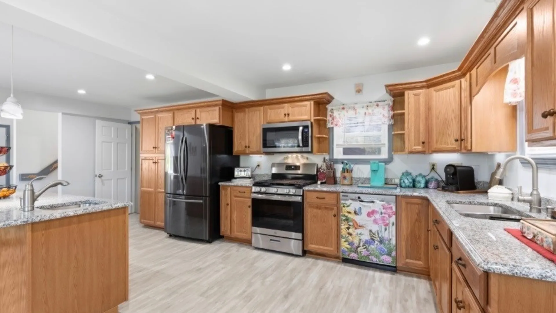 Property at 7 Foxwood Avenue, Volney, NY 13069 19