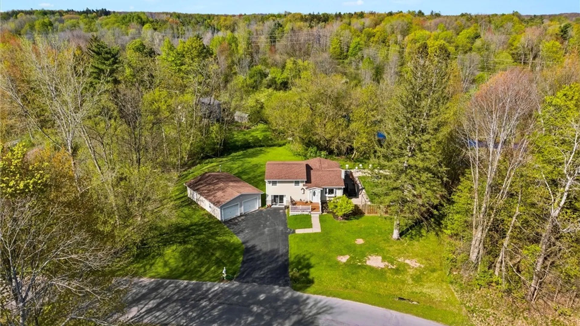 Property at 7 Foxwood Avenue, Volney, NY 13069 2