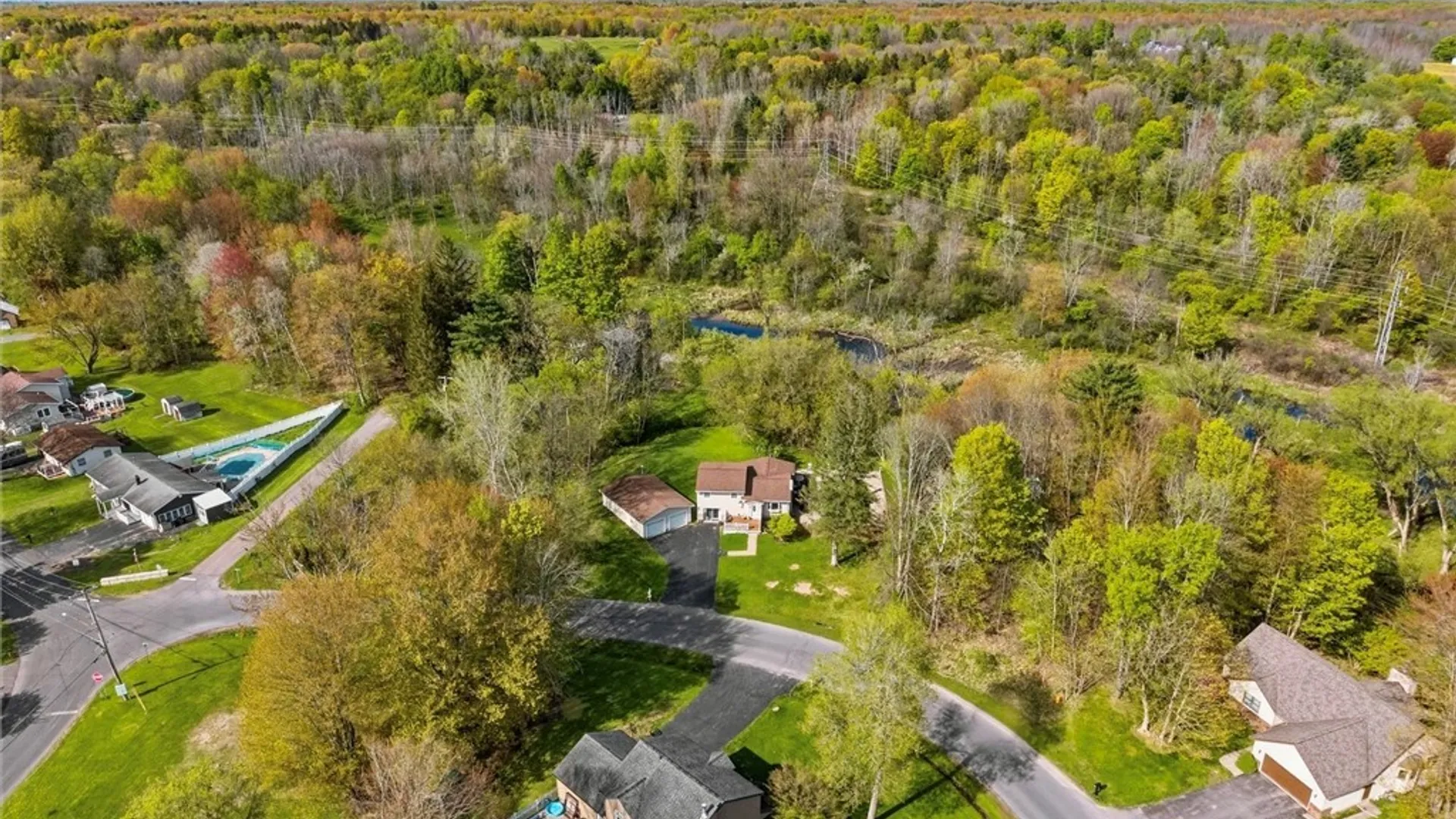 Property at 7 Foxwood Avenue, Volney, NY 13069 3