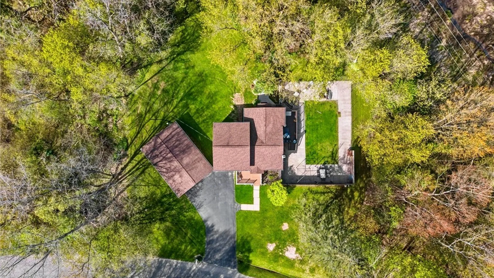 Property at 7 Foxwood Avenue, Volney, NY 13069 4