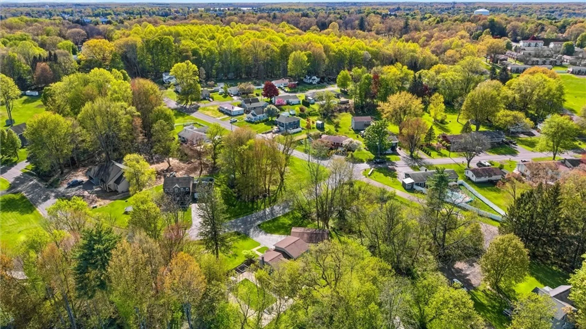 Property at 7 Foxwood Avenue, Volney, NY 13069 42