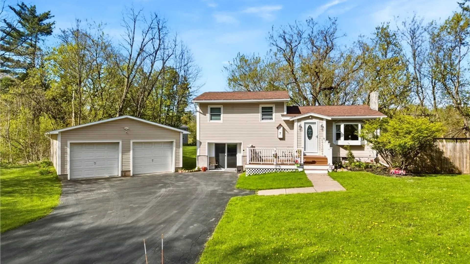 Property at 7 Foxwood Avenue, Volney, NY 13069 6