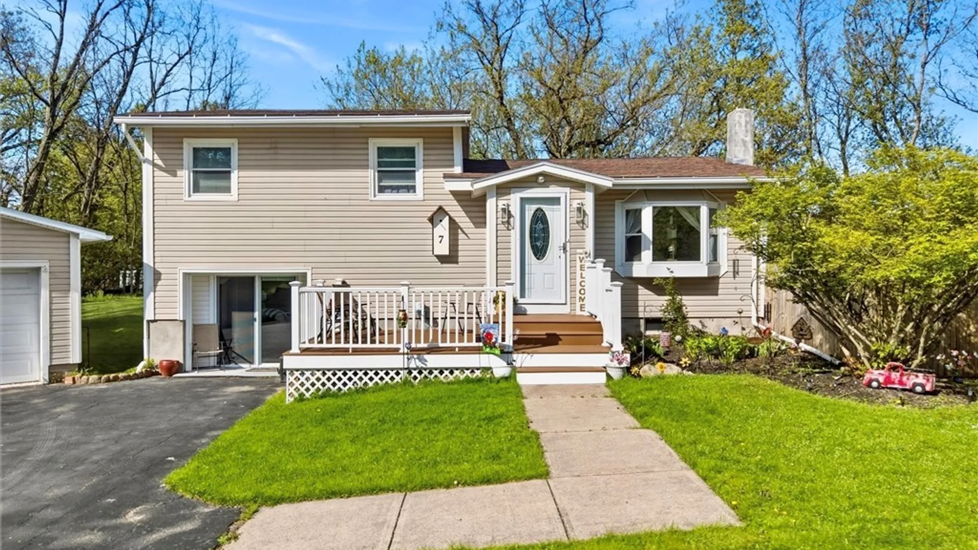 Property at 7 Foxwood Avenue, Volney, NY 13069 7