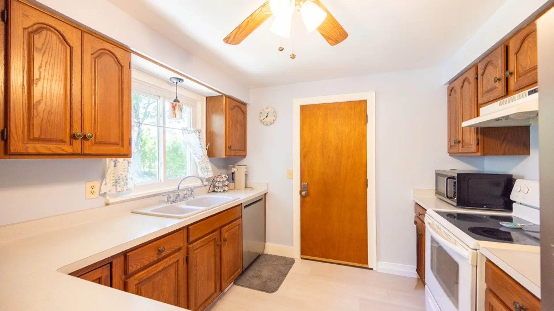 Property at 22 Putting Green Lane, Perinton, NY 14526 11