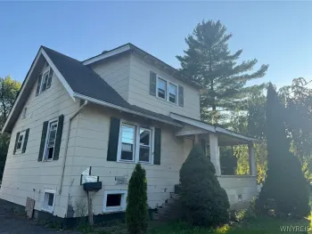 Property at 8623 Lindbergh Avenue, Niagara Falls, NY 14304