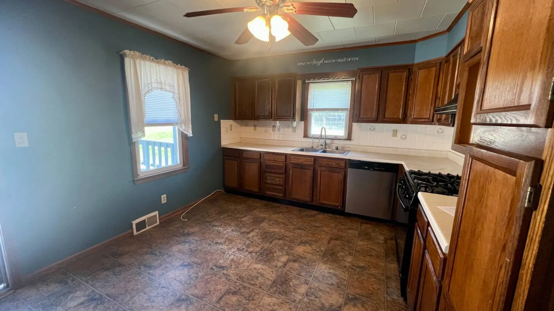 Property at 172 Parry Boulevard, Fonda, NY 12068 10