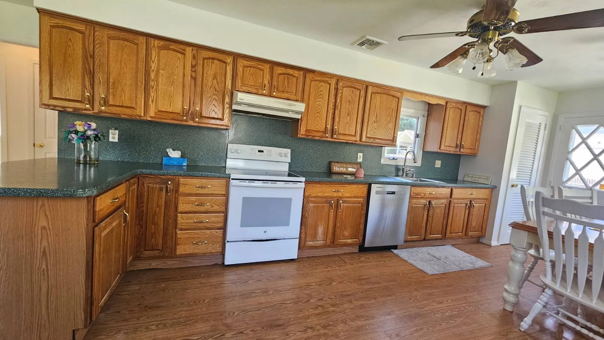 Property at 20 Gina Ave, Holbrook, NY 11741 13