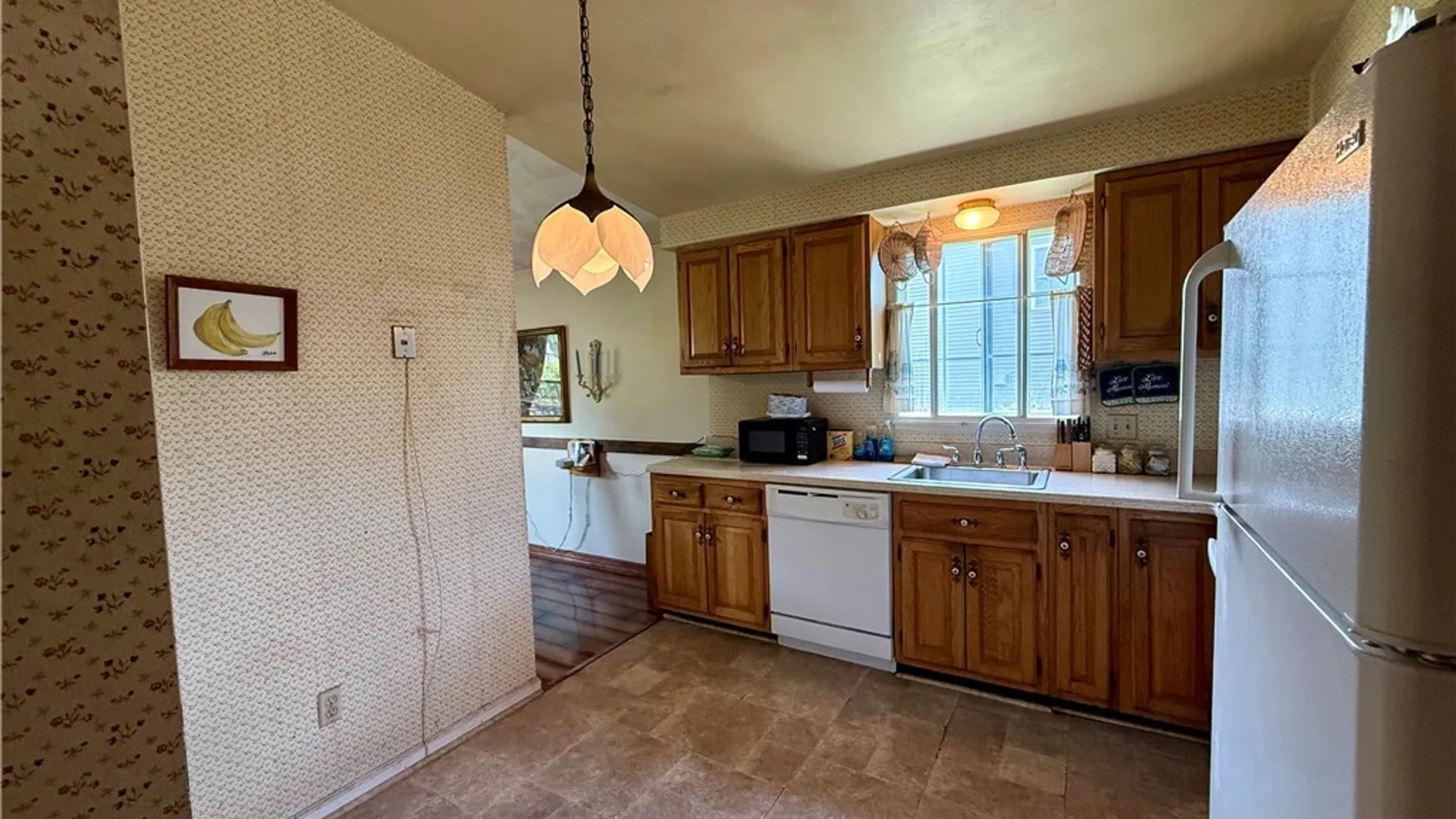 Property at 27 Meadowbrook Drive, New Hartford, NY 13413 5